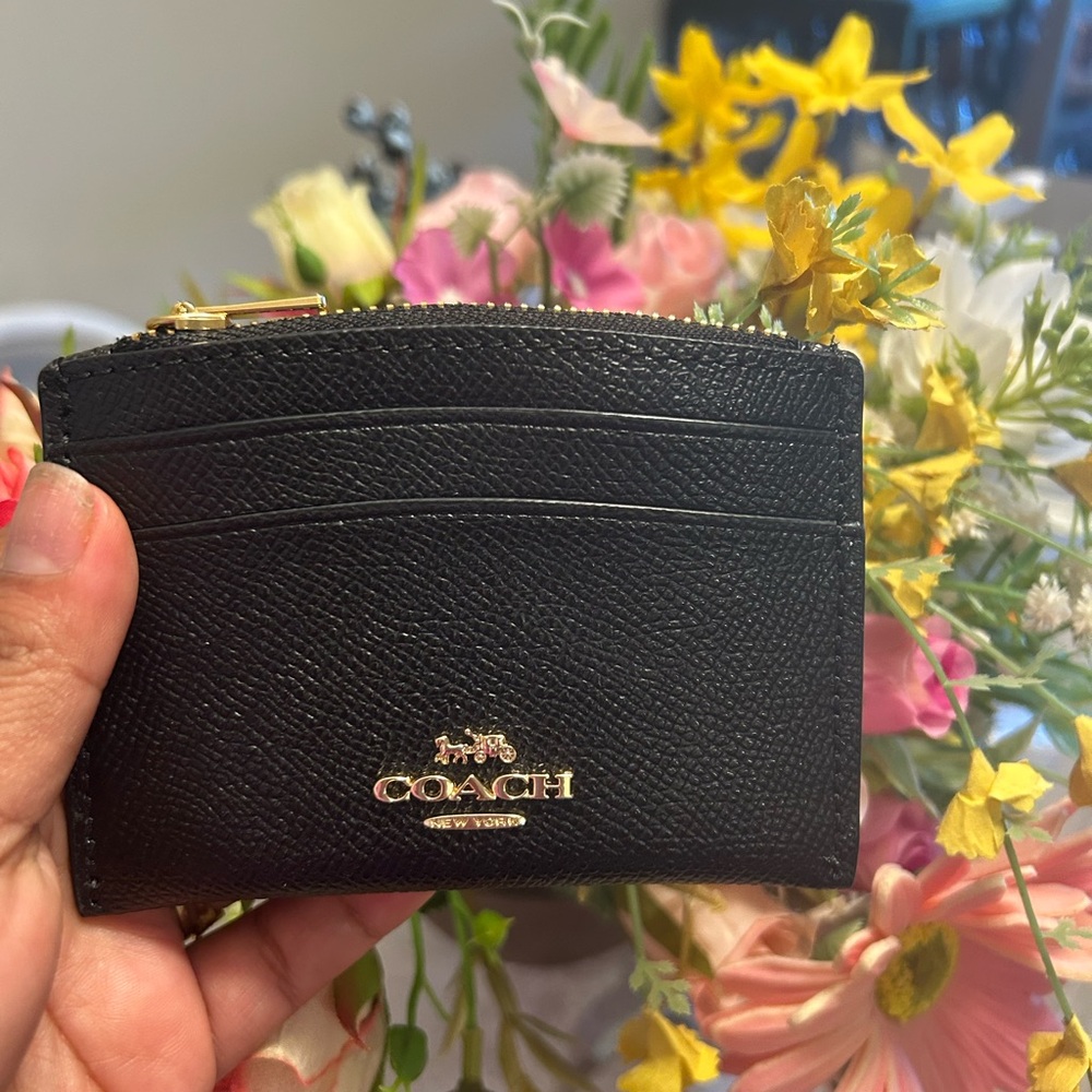 Coach Black Leather Wallet with Sleek Design